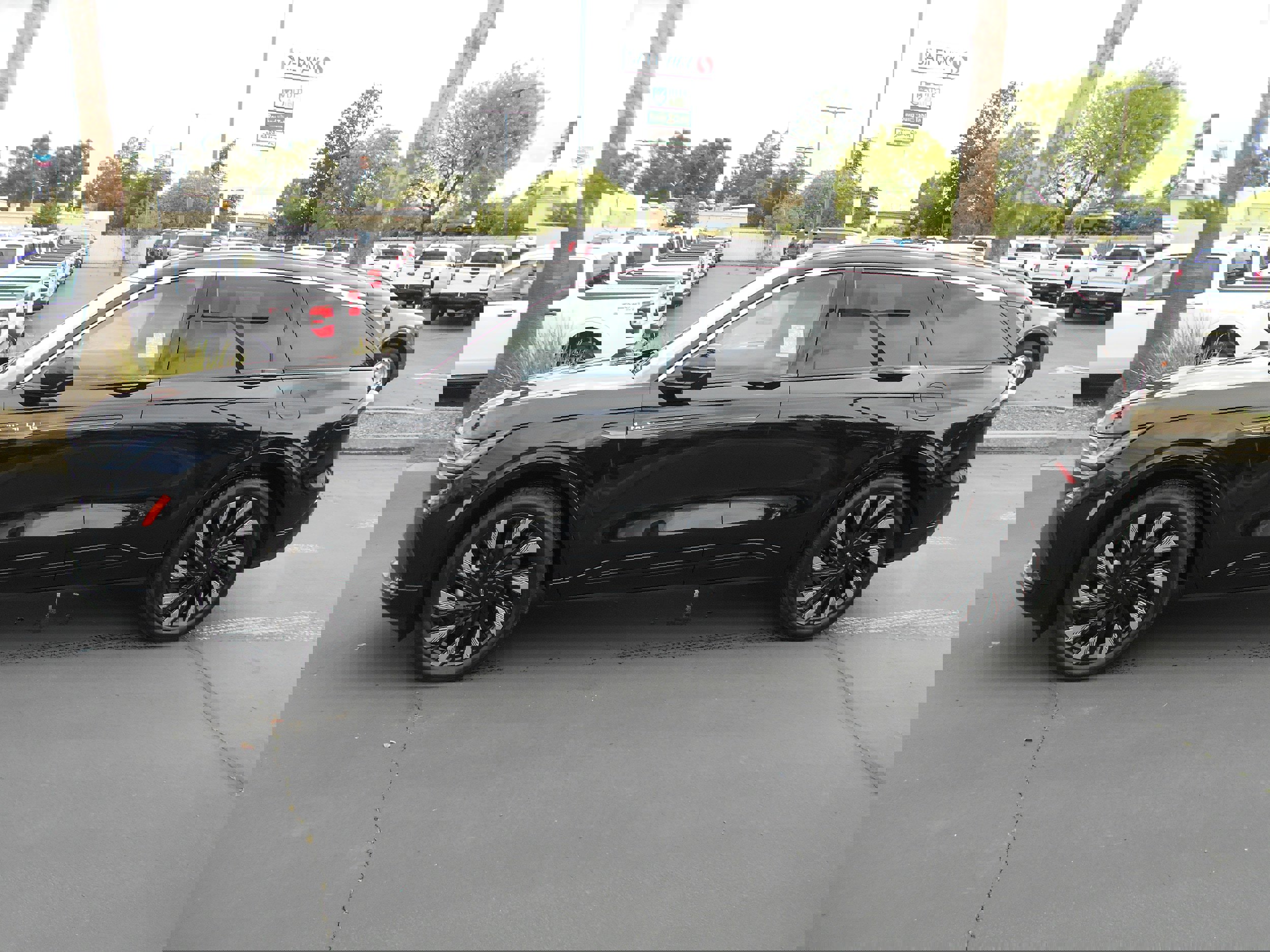 Used 2025 Lincoln Nautilus Black Label w/ Jet Appearance Package AWD/4WD image 2