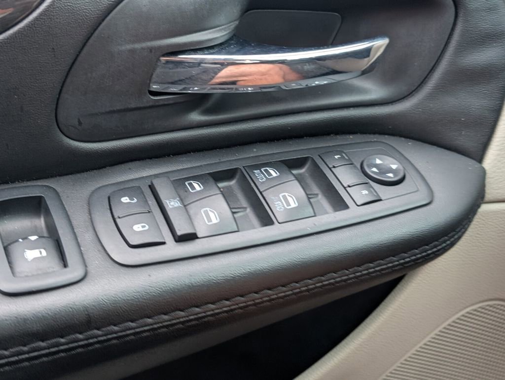 Used 2018 Dodge Grand Caravan SE image 28