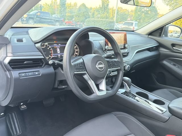 Used 2025 Nissan Altima 2.5 SV FWD image 10