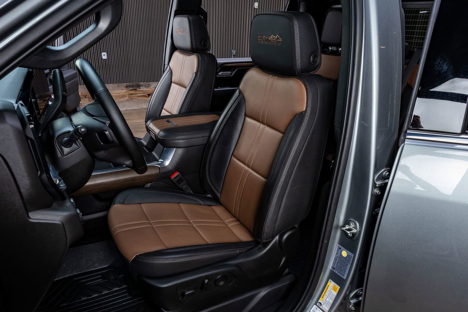 Used 2024 Chevrolet Silverado 2500 High Country w/ High Country Premium Package AWD/4WD image 31