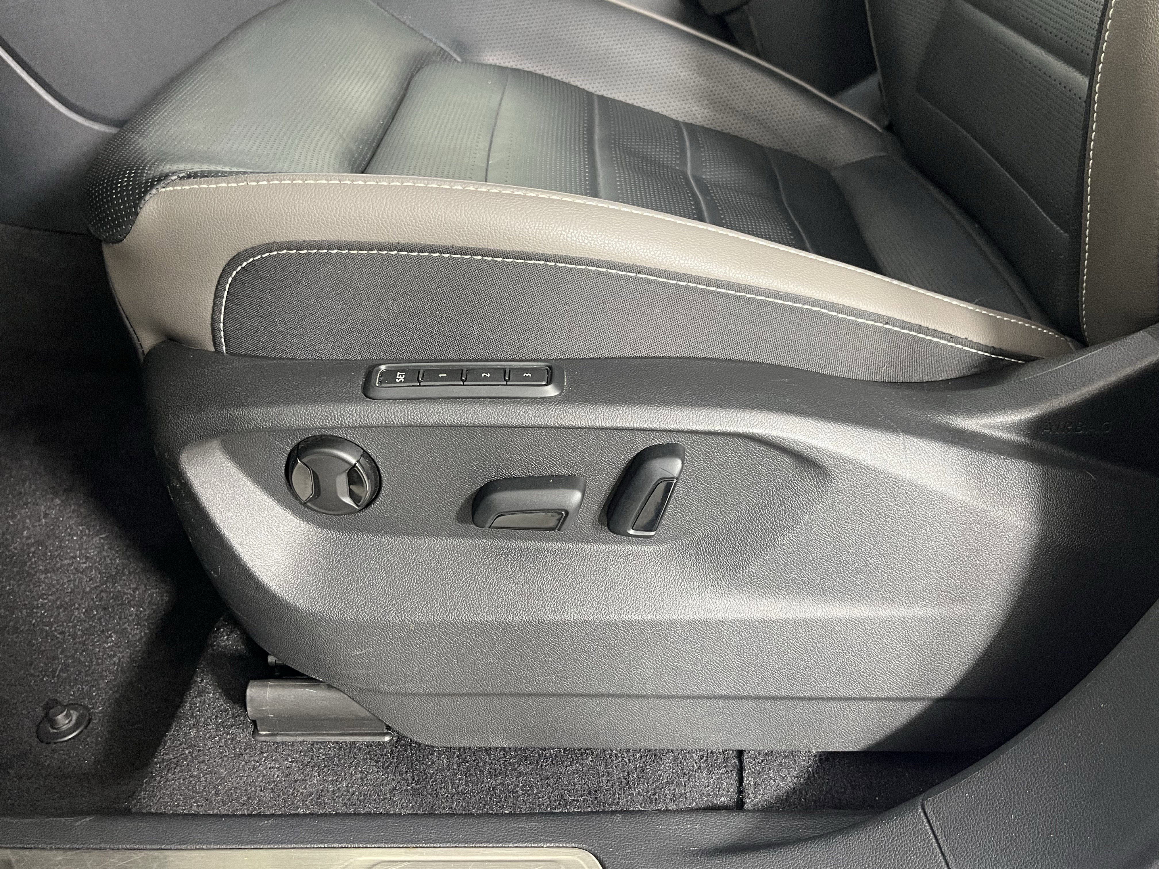 Used 2023 Volkswagen Atlas Cross Sport SEL Premium R-Line image 20