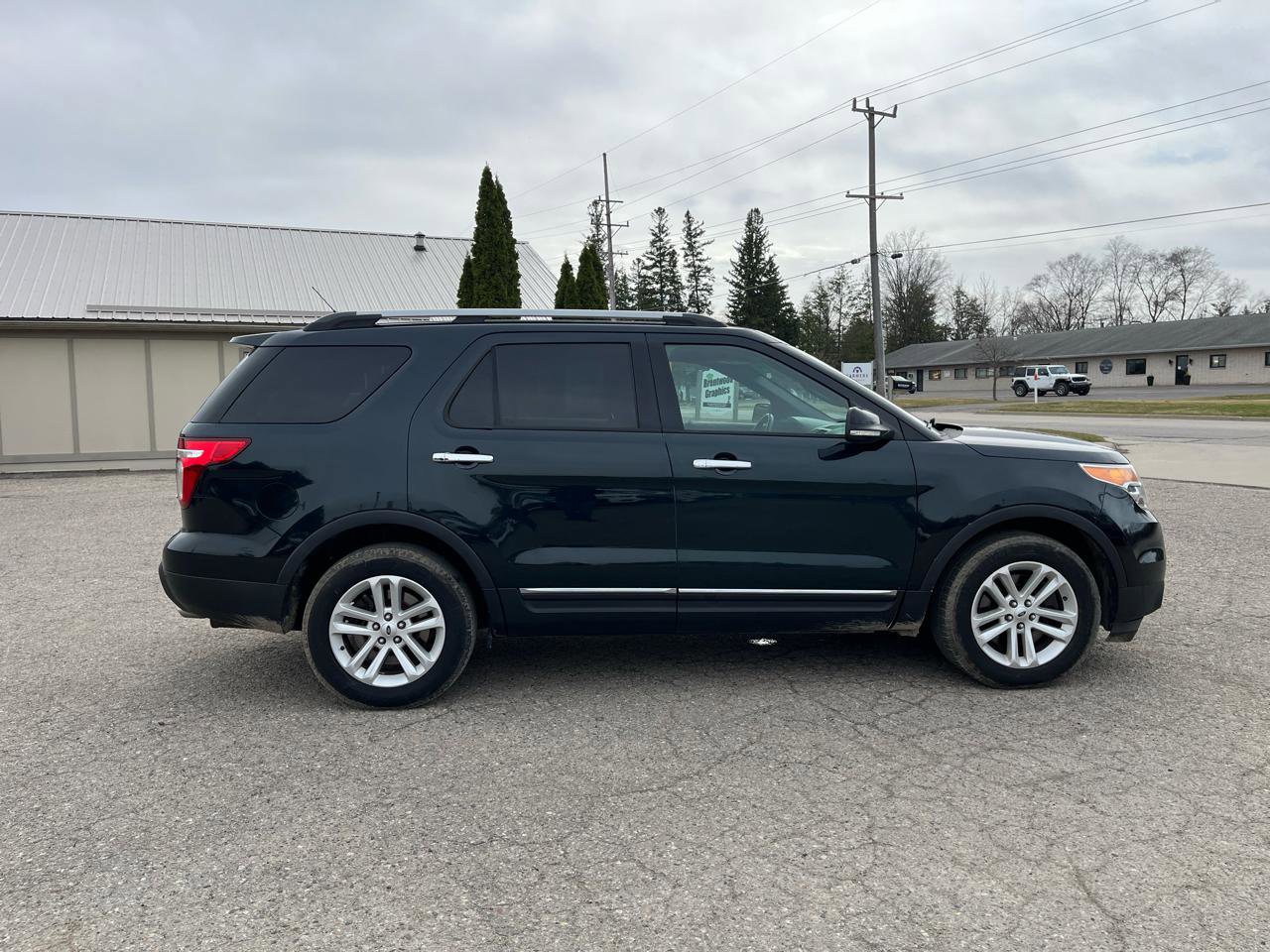 Used 2015 Ford Explorer XLT w/ Equipment Group 202A AWD/4WD image 6