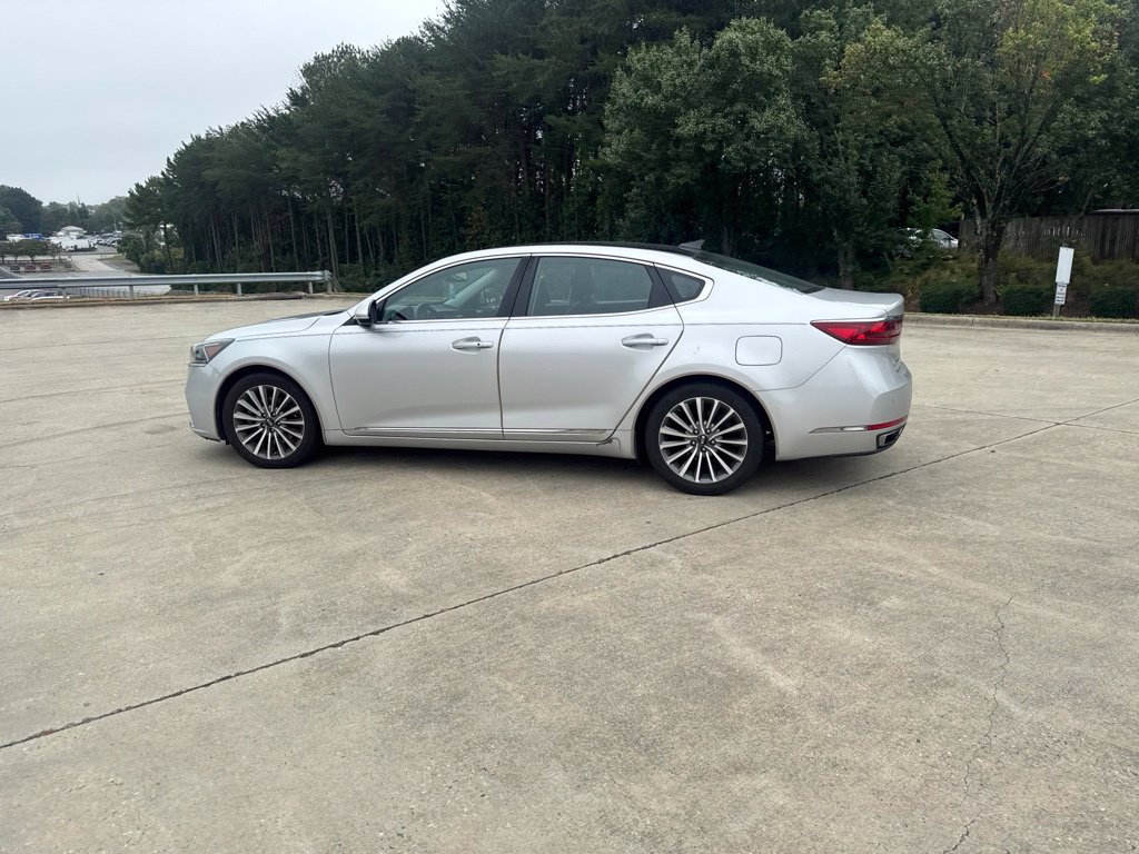 Used 2017 Kia Cadenza Premium w/ Luxury Package FWD image 8