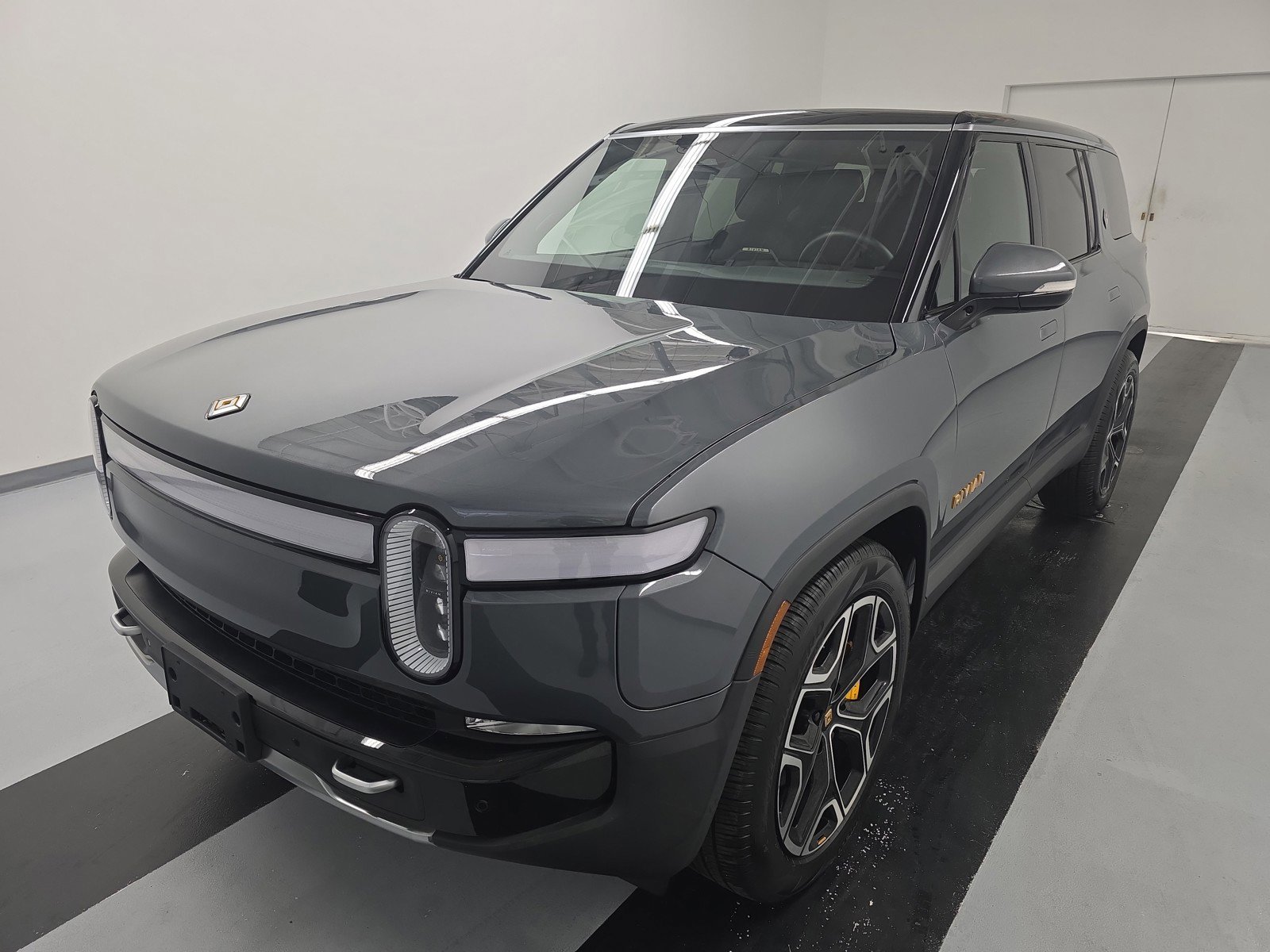 Used 2024 Rivian R1S Adventure AWD/4WD image 1