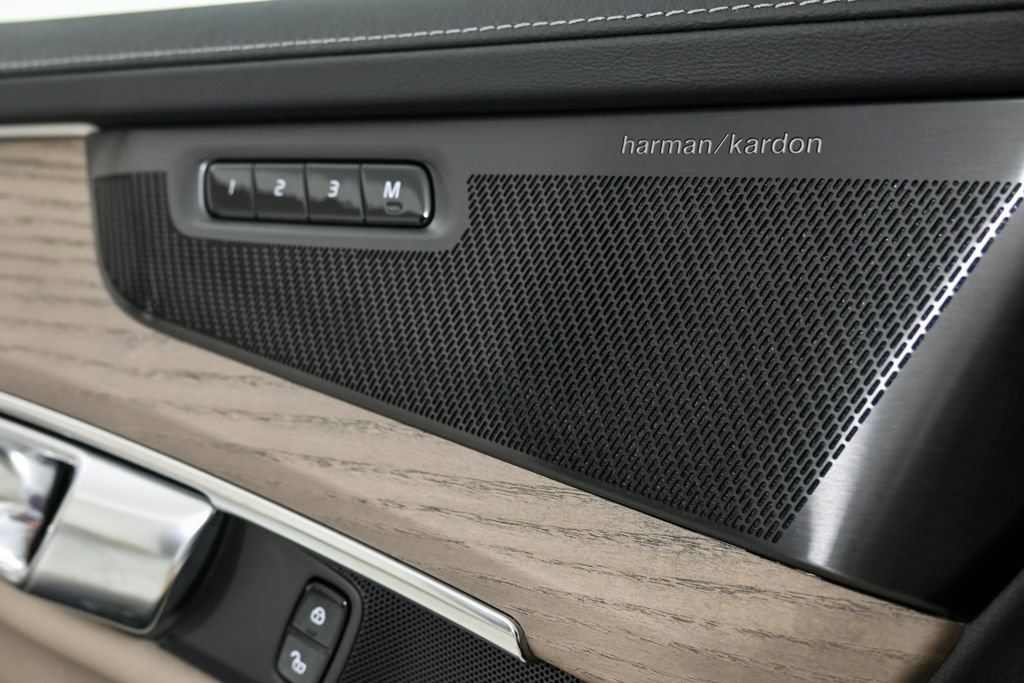 New 2026 Volvo XC90 B6 Plus w/ Protection Package Premier image 7