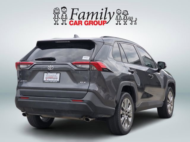 Used 2021 Toyota RAV4 XLE Premium FWD image 4