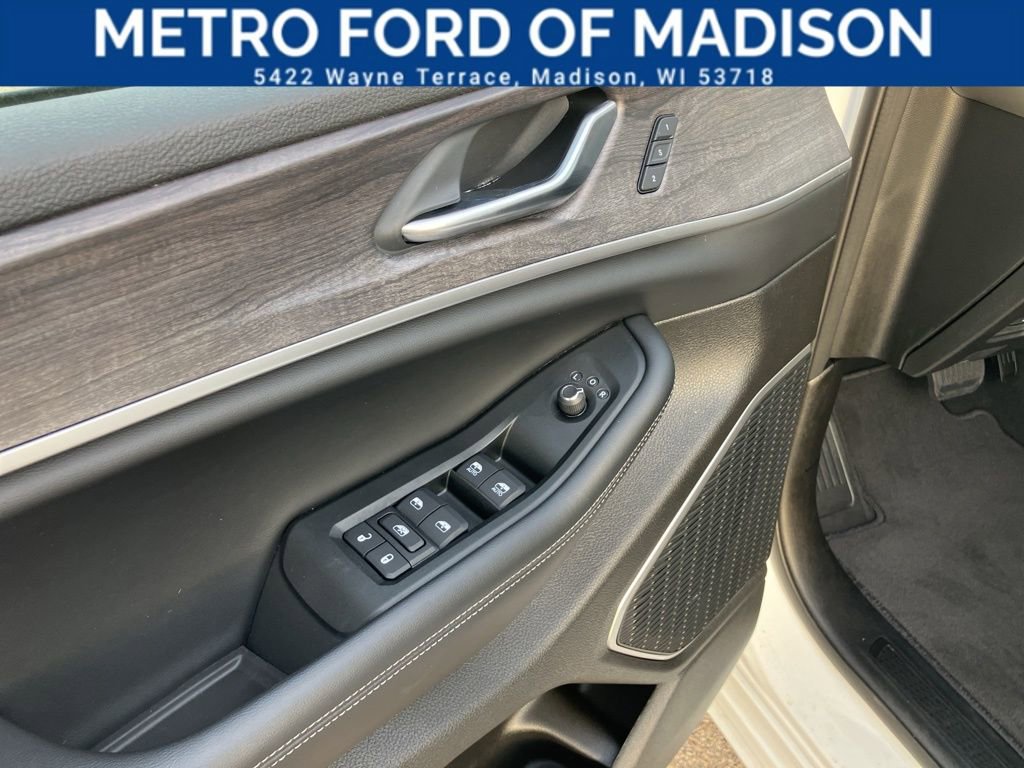 Used 2025 Jeep Grand Cherokee Limited 4xe image 10