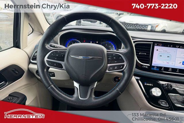 Used 2021 Chrysler Pacifica Touring-L image 7