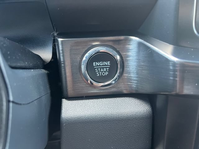 Used 2023 Ford F250 Lariat w/ Sport Appearance Package AWD/4WD image 19
