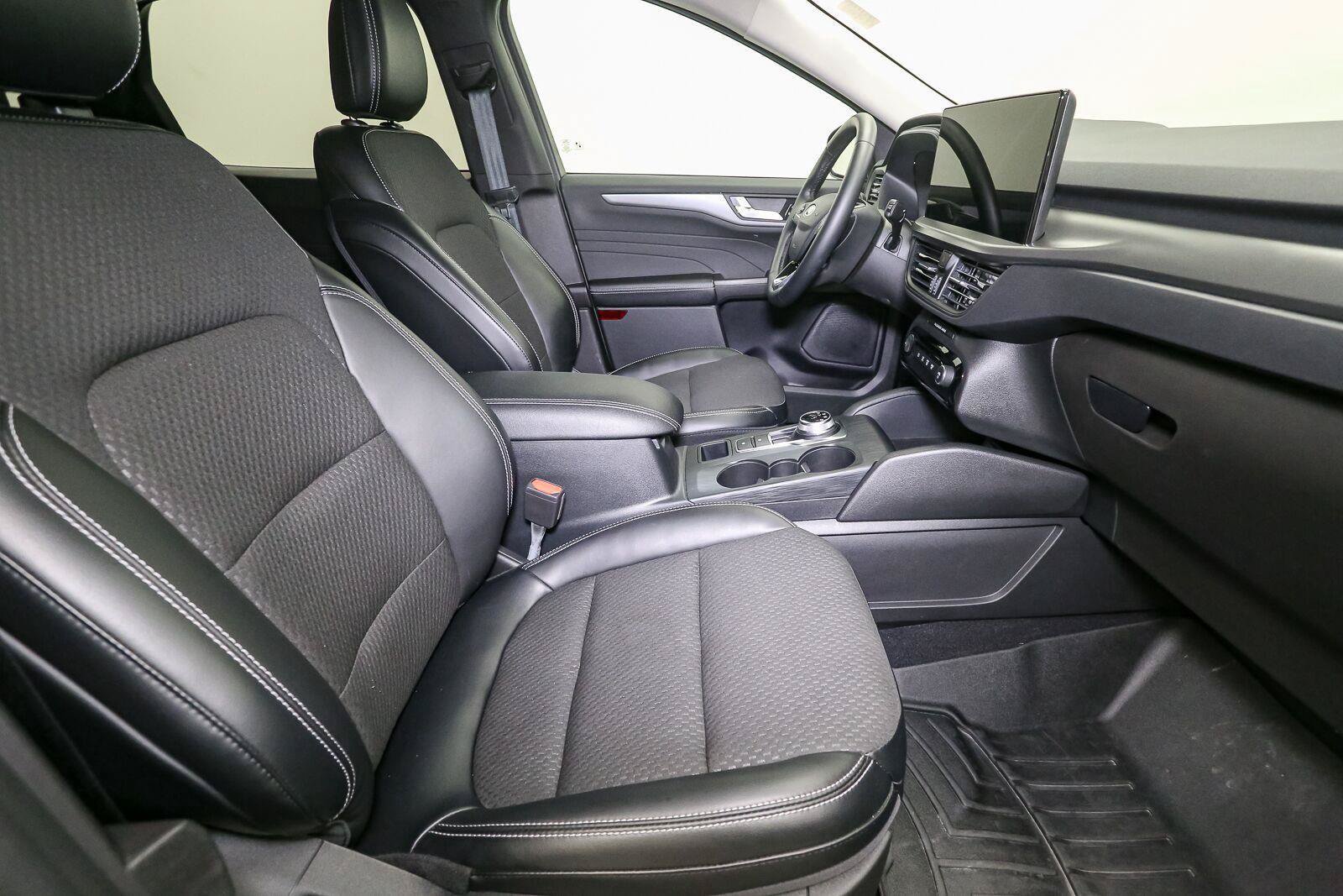 Used 2023 Ford Escape SE FWD image 17