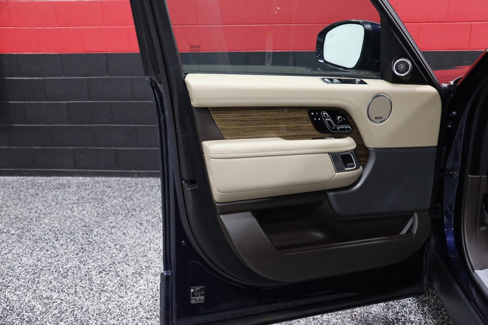 Used 2019 Land Rover Range Rover HSE image 37