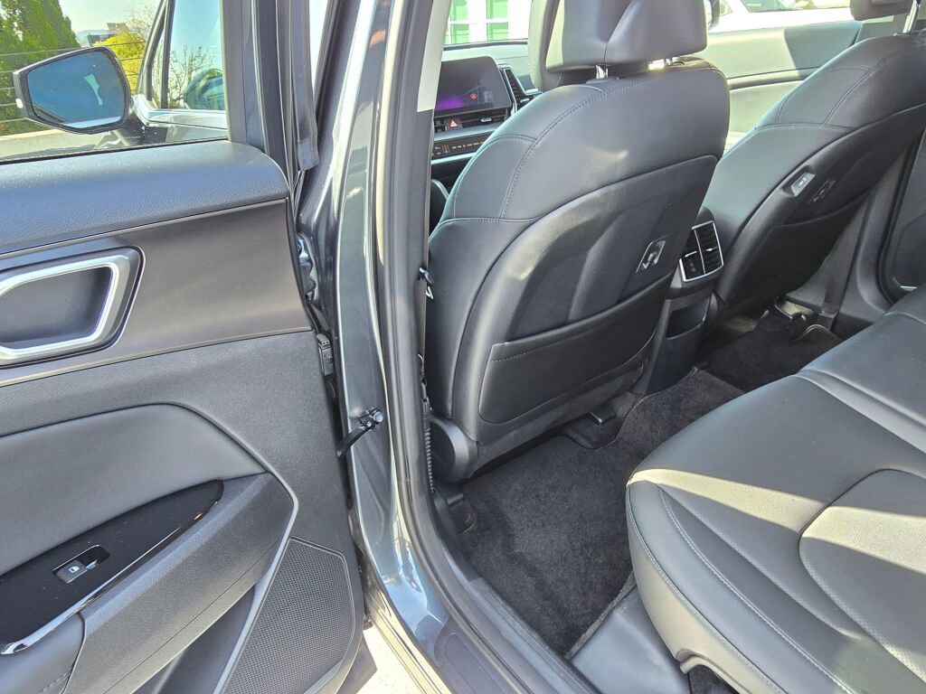Used 2025 Kia Sportage EX FWD image 8