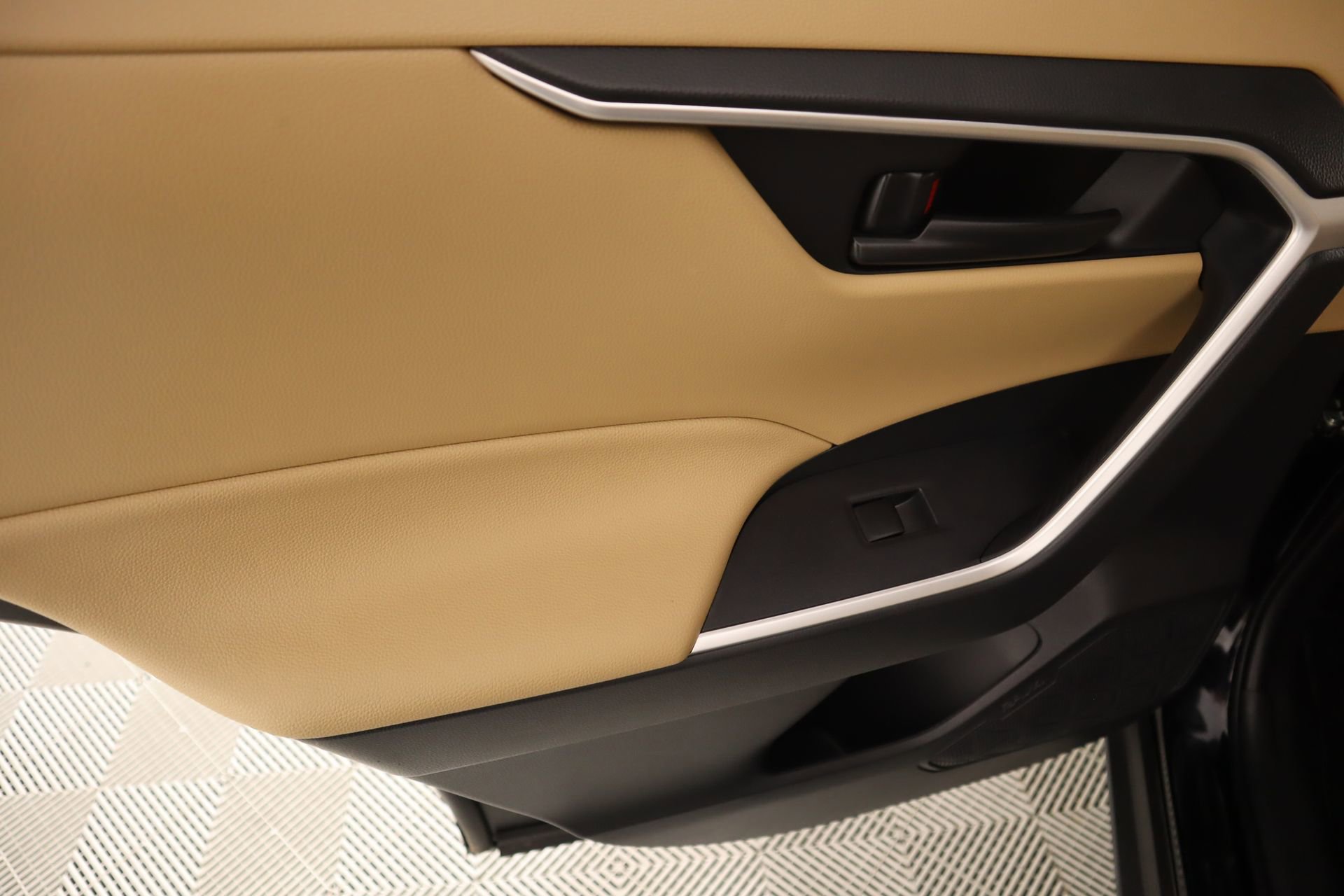 Used 2025 Toyota RAV4 LE image 15