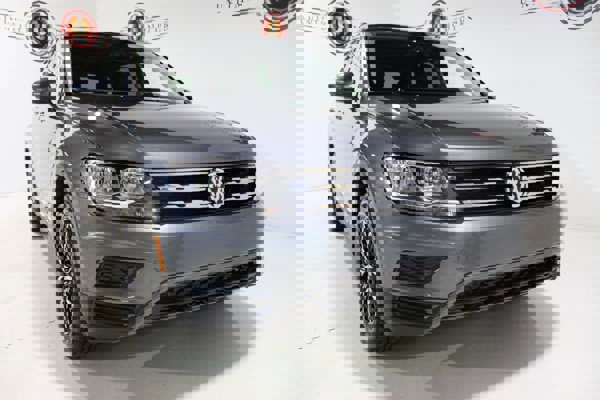 Used 2021 Volkswagen Tiguan SE w/ Panoramic Sunroof Package image 20