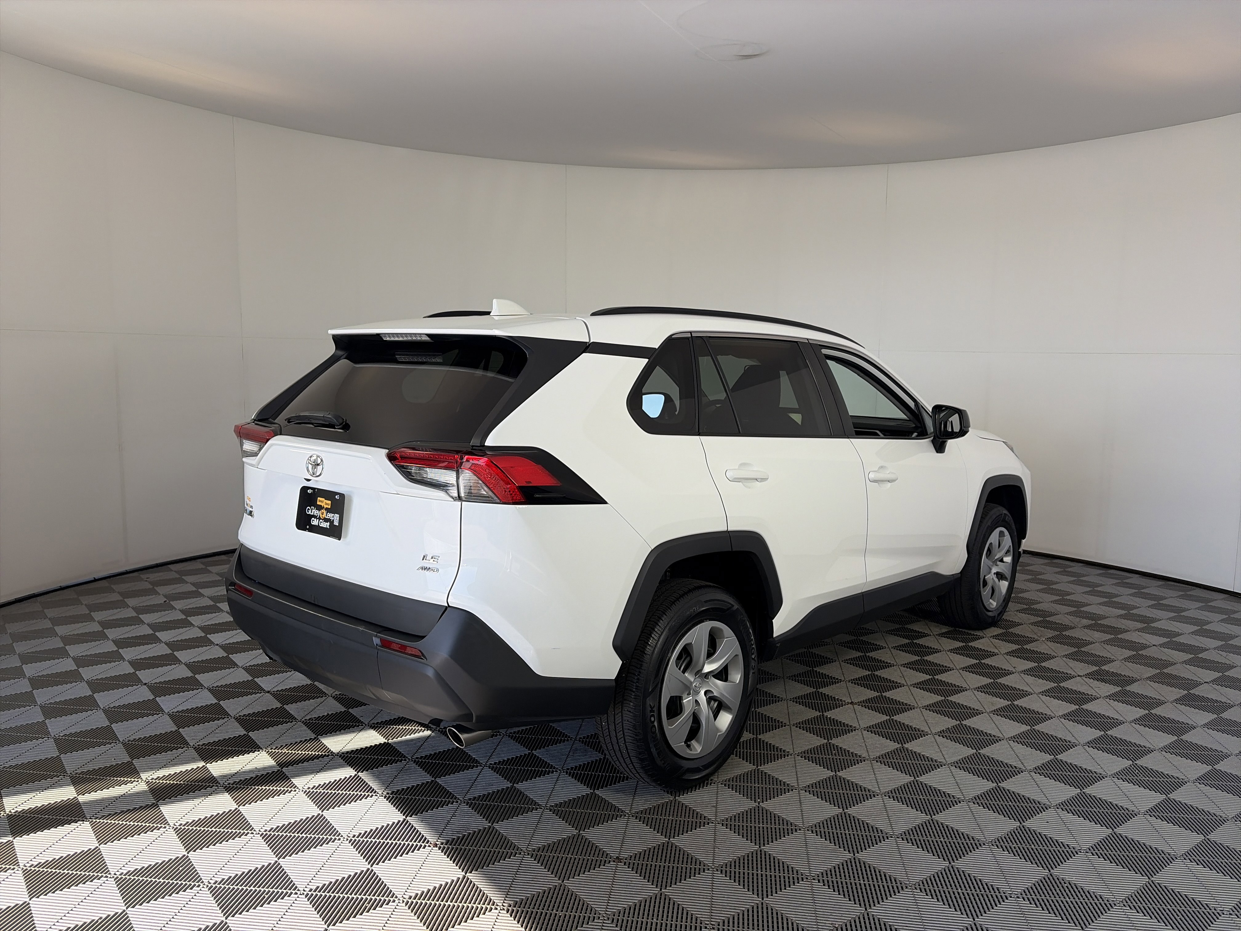 Used 2021 Toyota RAV4 LE AWD/4WD image 9