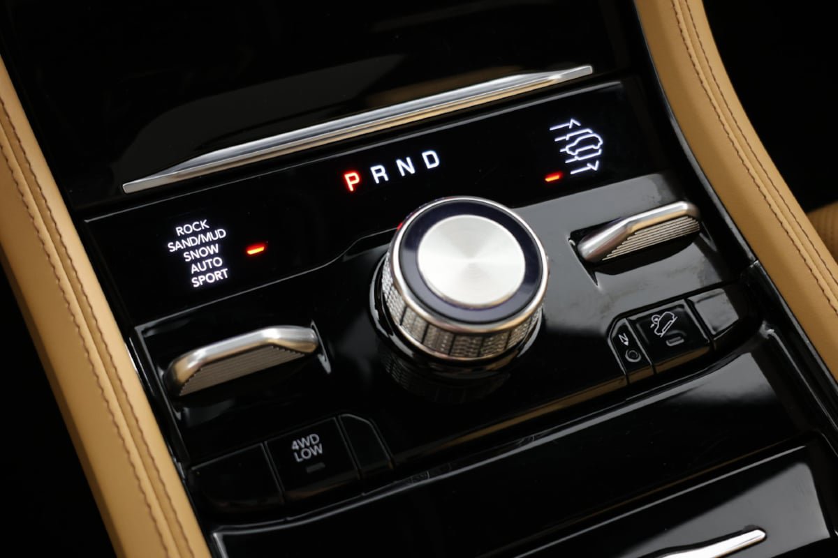 Used 2025 Jeep Grand Cherokee L Summit AWD/4WD image 6