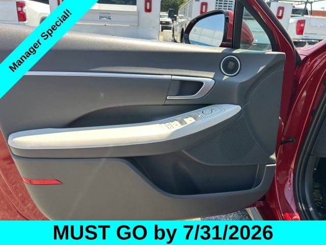 Used 2025 Hyundai Sonata SEL FWD image 11