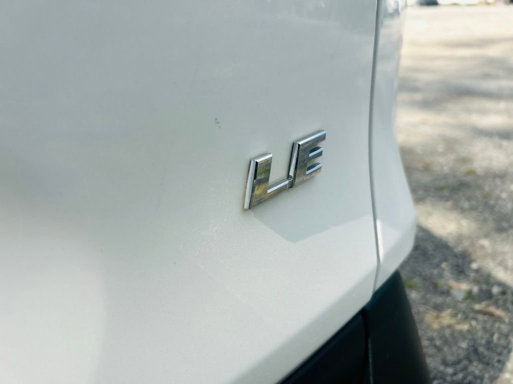 Used 2020 Toyota RAV4 LE FWD image 9