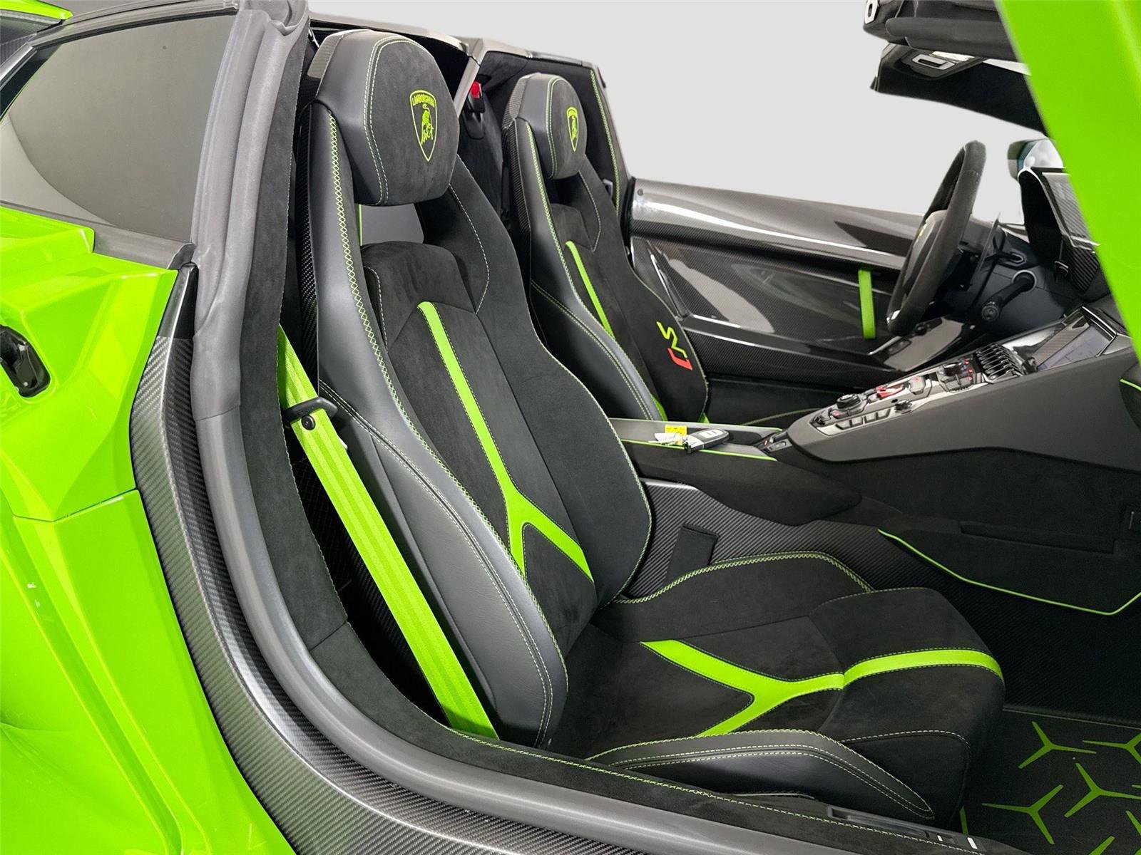 Used 2021 Lamborghini Aventador SVJ AWD/4WD image 30