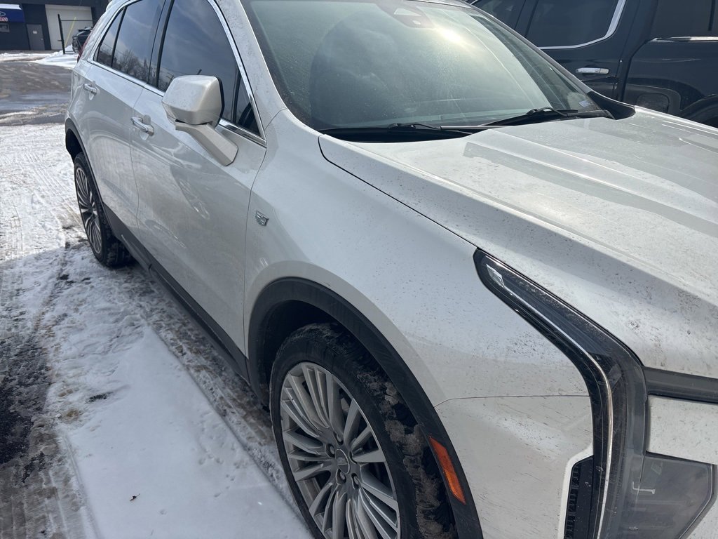 Used 2024 Cadillac XT4 Premium Luxury image 4