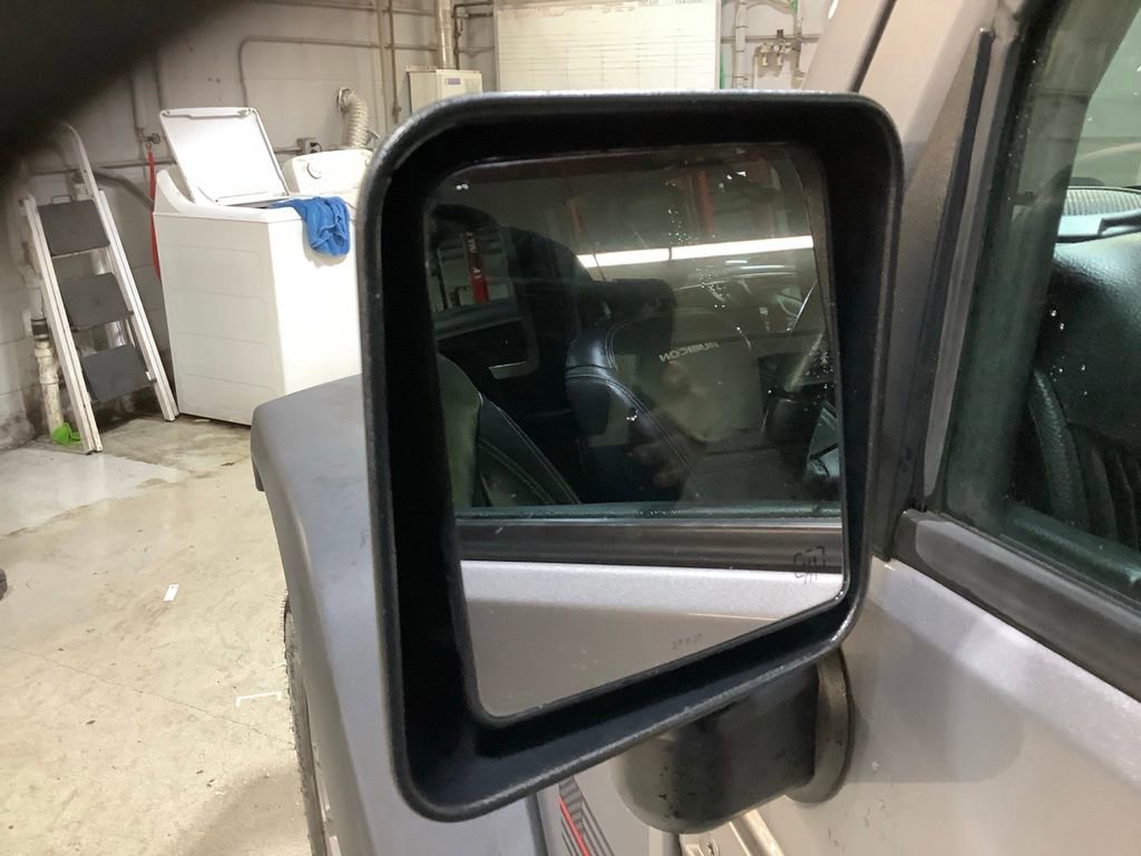 Used 2018 Jeep Wrangler Unlimited Rubicon w/ Connectivity Group AWD/4WD image 11