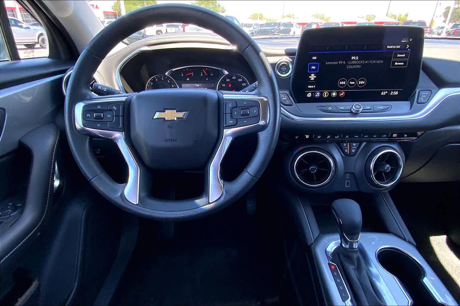 Used 2025 Chevrolet Blazer LT FWD image 6