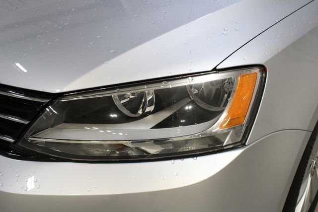 Used 2015 Volkswagen Jetta TDI SE FWD image 32