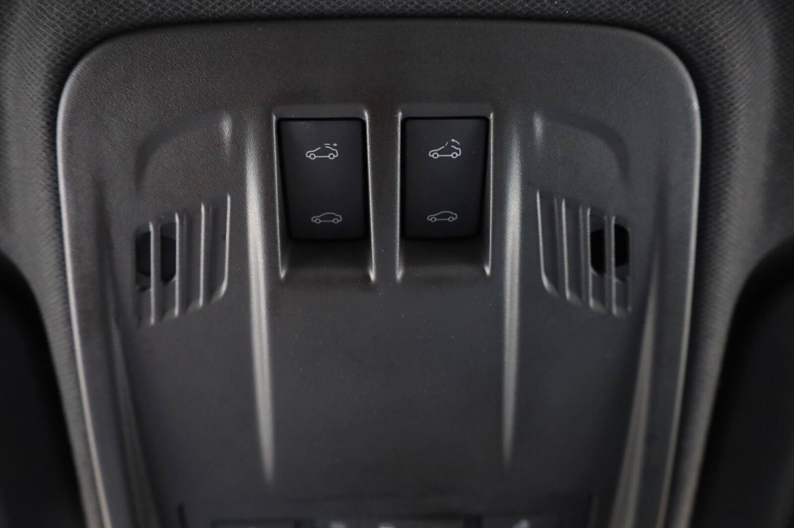 Used 2018 Chevrolet Cruze Premier FWD image 33