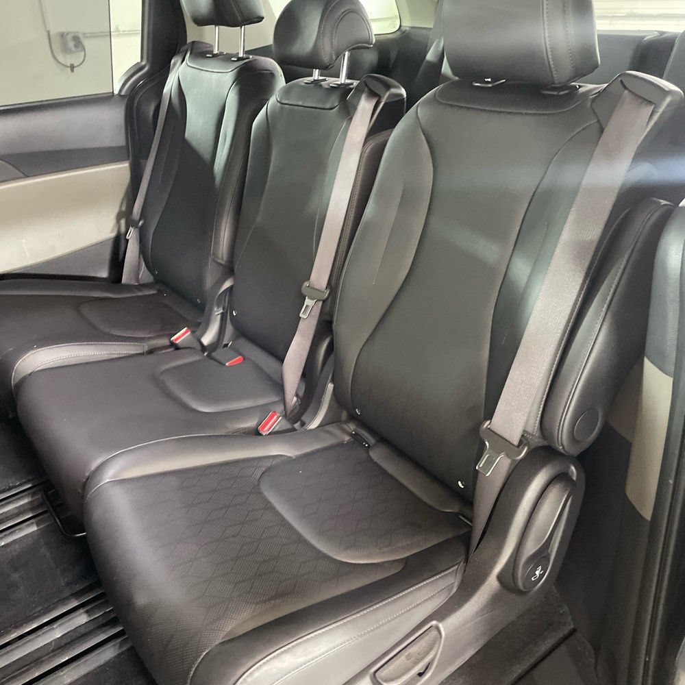 Used 2025 Kia Carnival SX FWD image 14