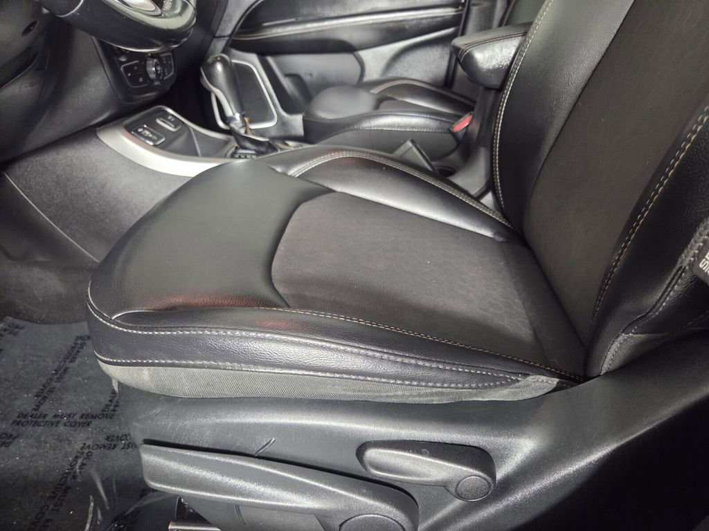 Used 2019 Jeep Compass Latitude FWD image 11