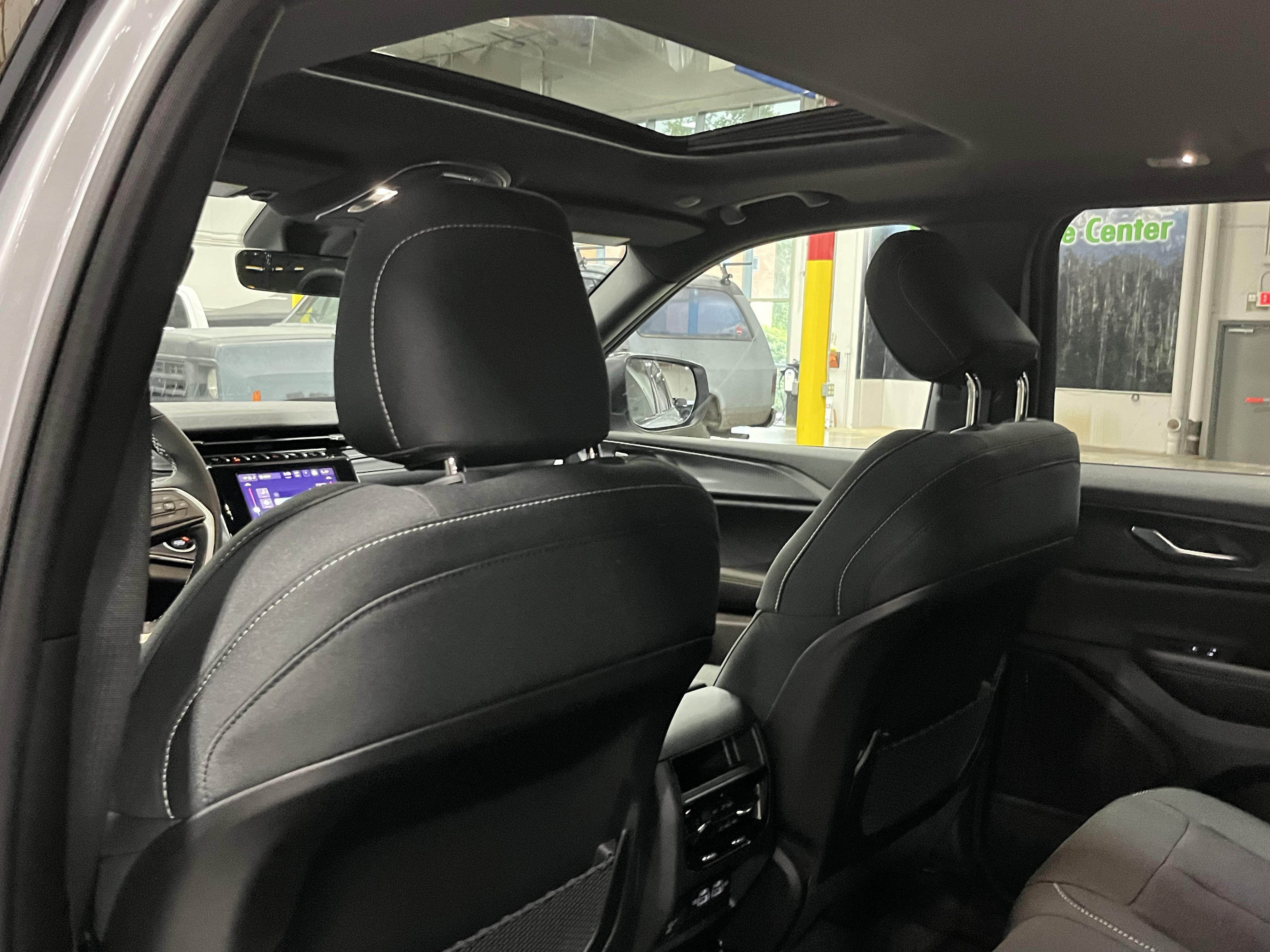 Certified 2025 Jeep Grand Cherokee Laredo X w/ Luxury Tech Group I image 15