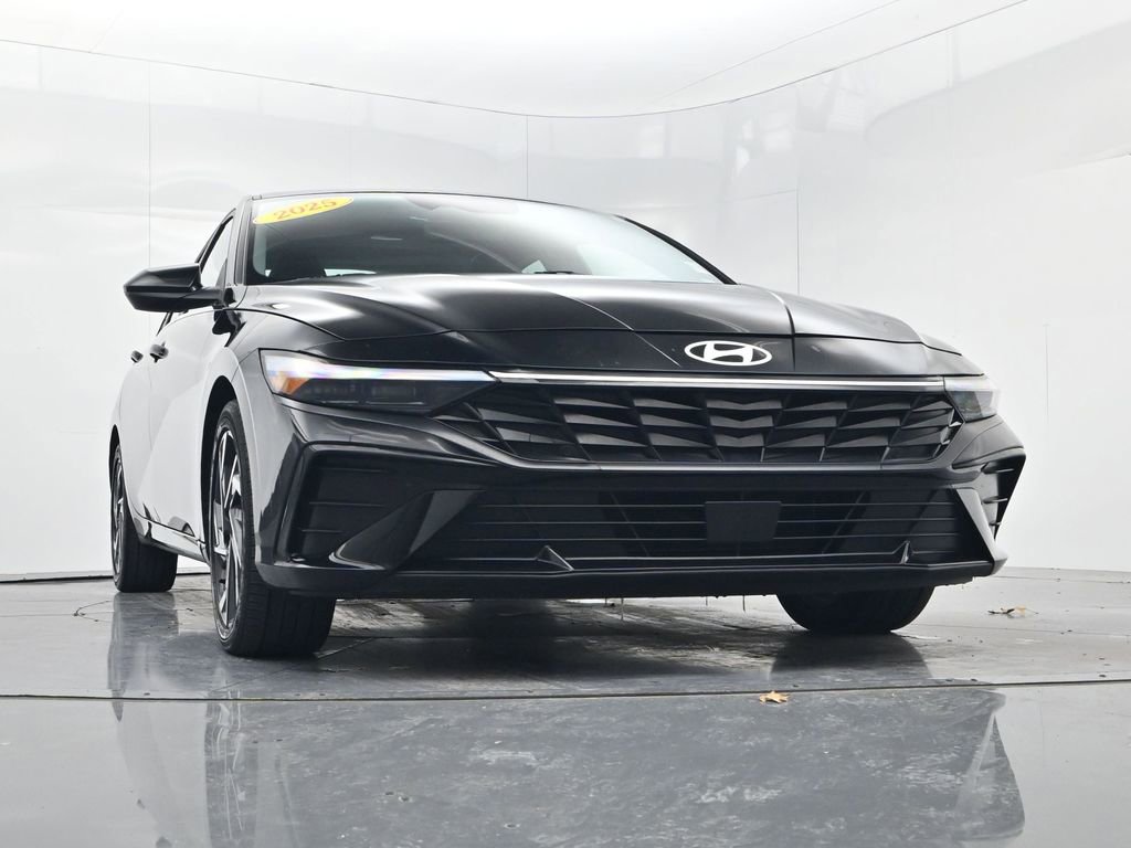 Used 2025 Hyundai Elantra SEL image 33