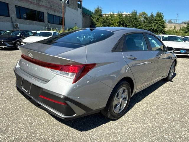 Used 2026 Hyundai Elantra SE FWD image 17