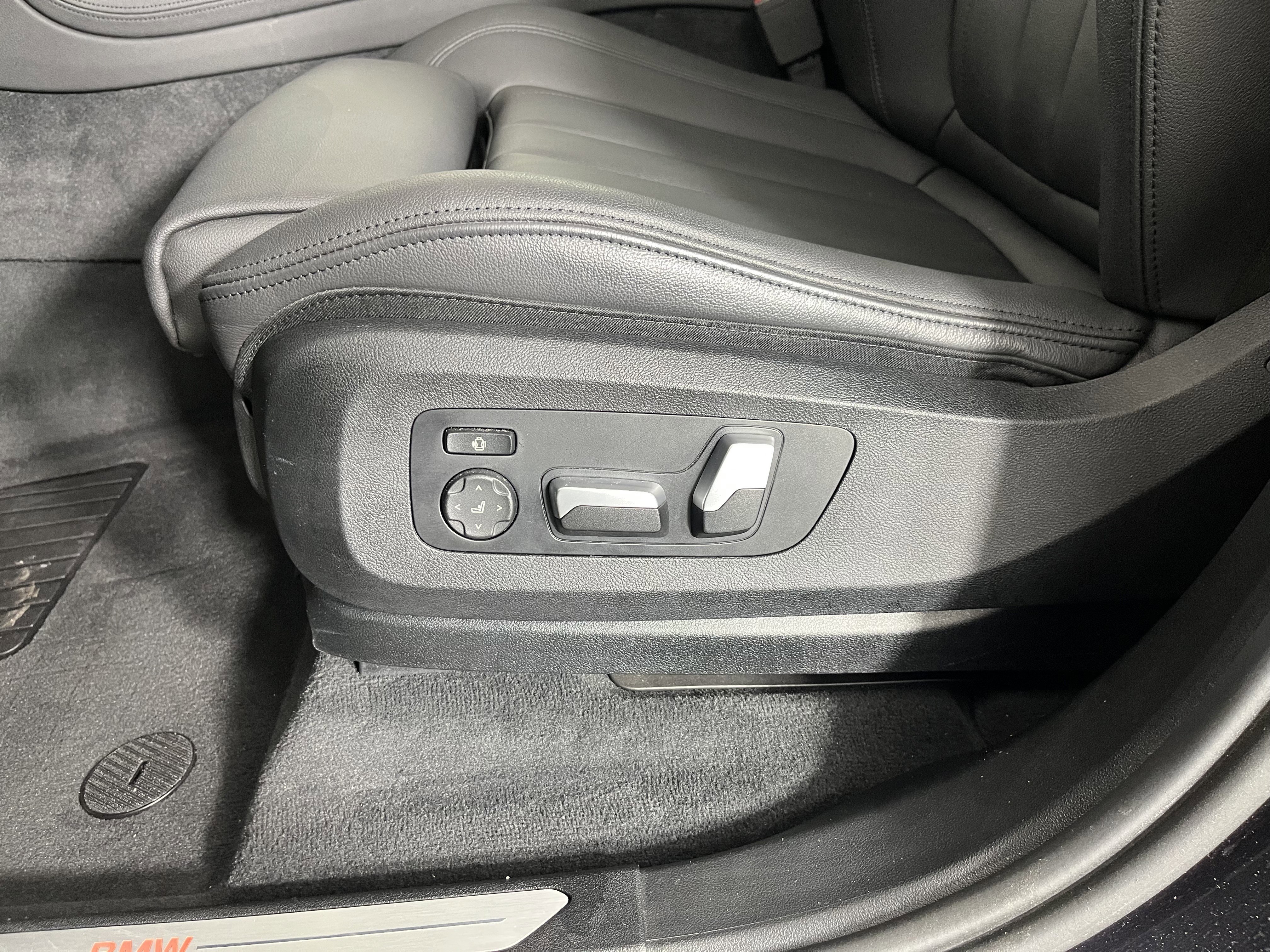 Used 2022 BMW X7 xDrive40i w/ Premium Package image 20