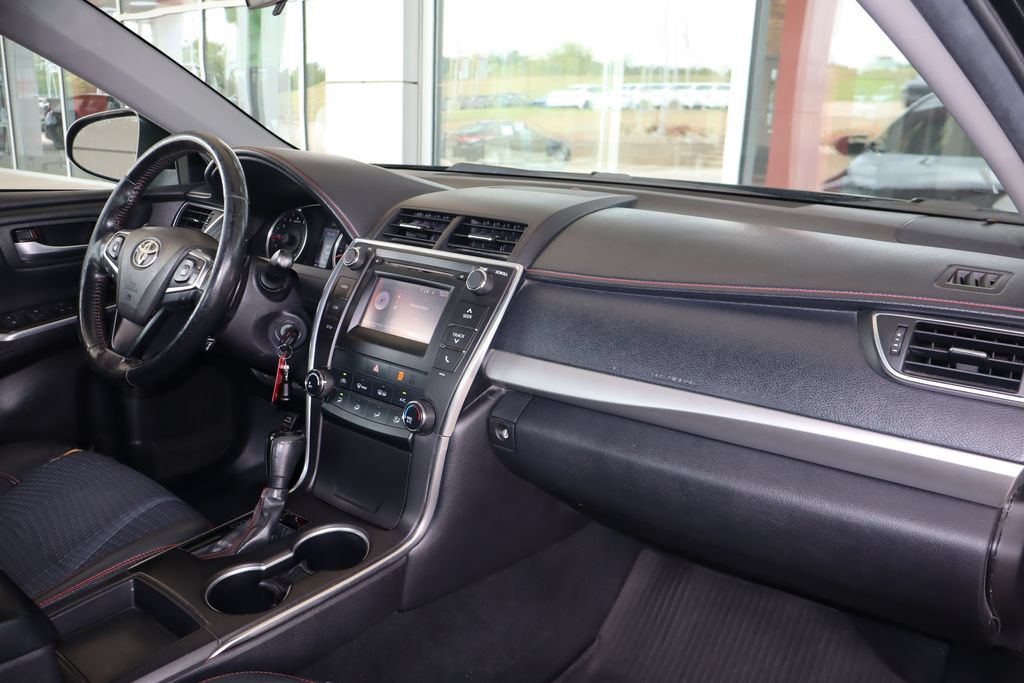 Used 2015 Toyota Camry SE FWD image 37