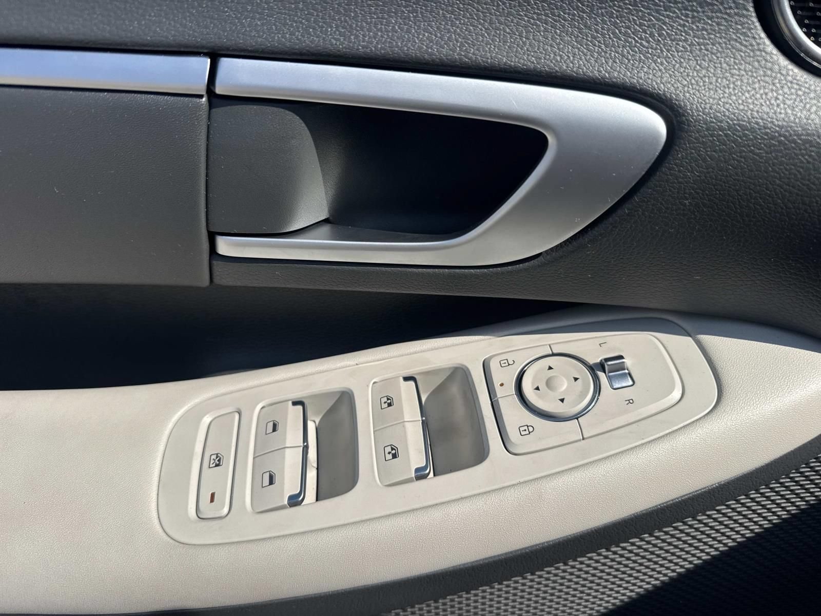 Used 2025 Hyundai Sonata SEL FWD image 19