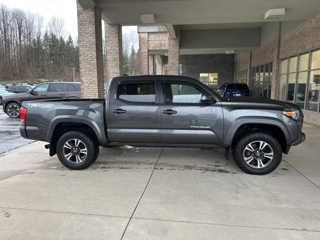 Used 2017 Toyota Tacoma TRD Sport w/ Tow Package (A/T) image 6