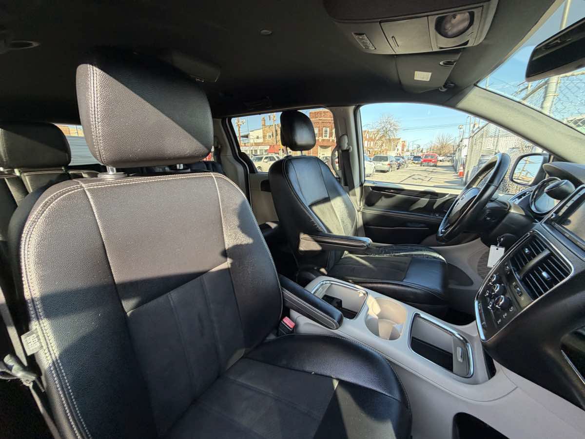 Used 2019 Dodge Grand Caravan SXT FWD image 24