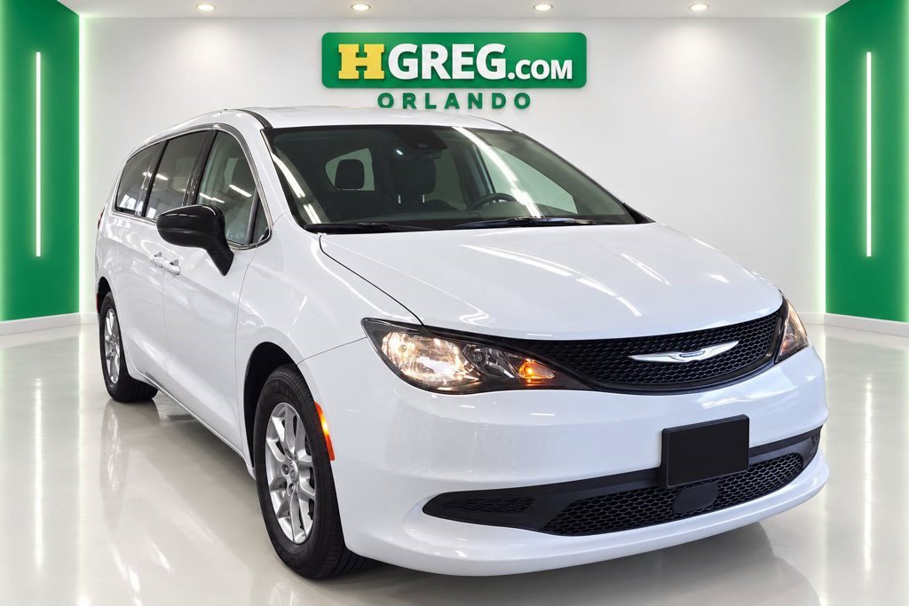 Used 2026 Chrysler Voyager LX FWD image 4