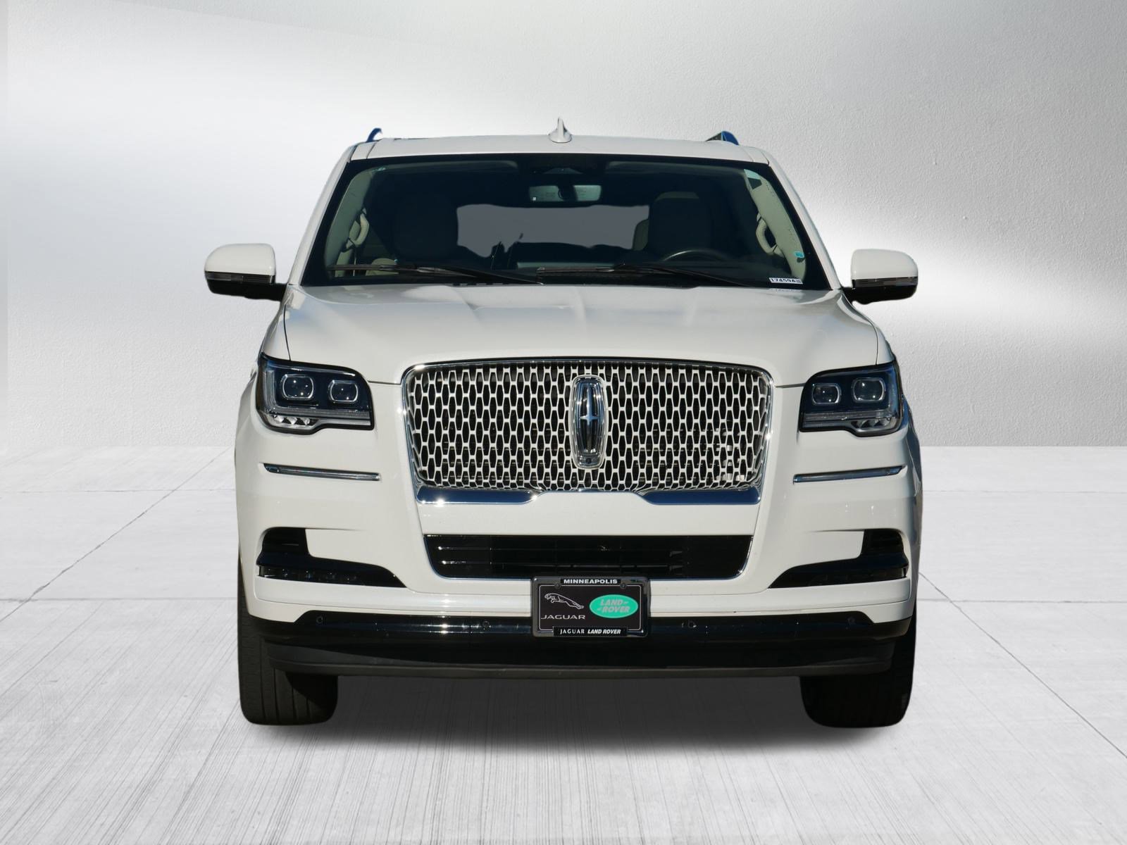 Used 2023 Lincoln Navigator Reserve image 2