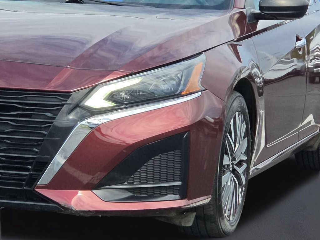 Used 2024 Nissan Altima 2.5 SV FWD image 9