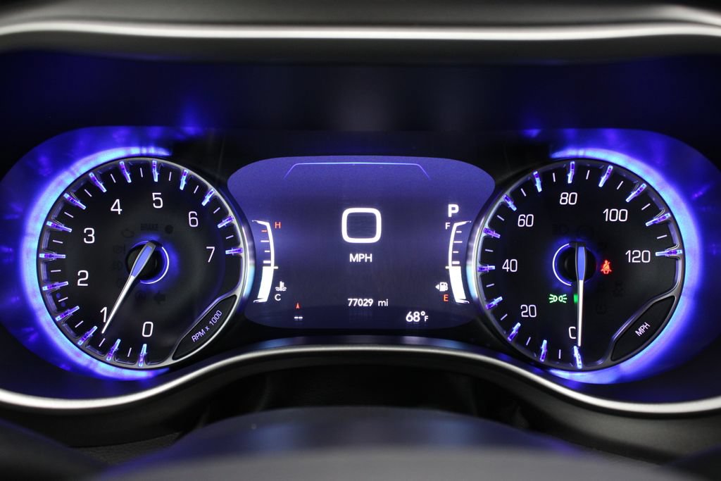Used 2023 Chrysler Pacifica Touring-L FWD image 19