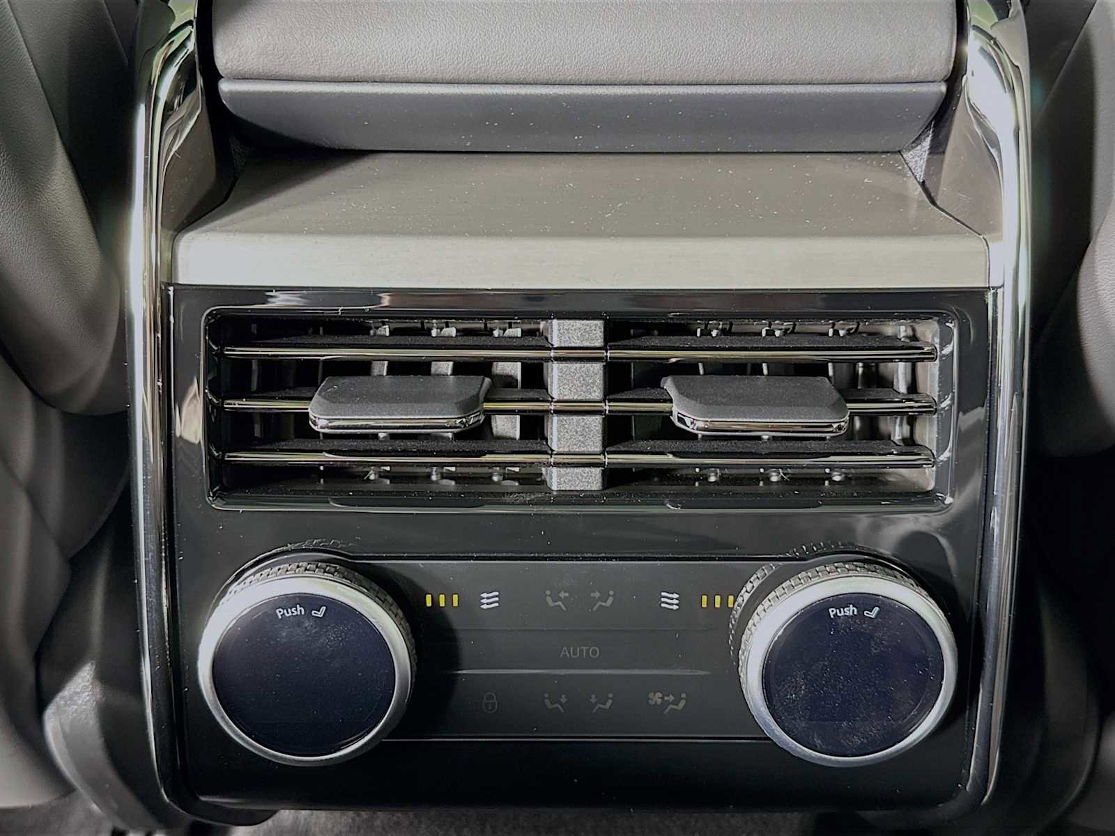 Used 2025 Land Rover Range Rover Sport Dynamic SE image 24