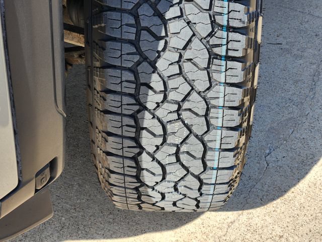 Used 2025 GMC Sierra 2500 AT4 w/ AT4 Premium Plus Package AWD/4WD image 18