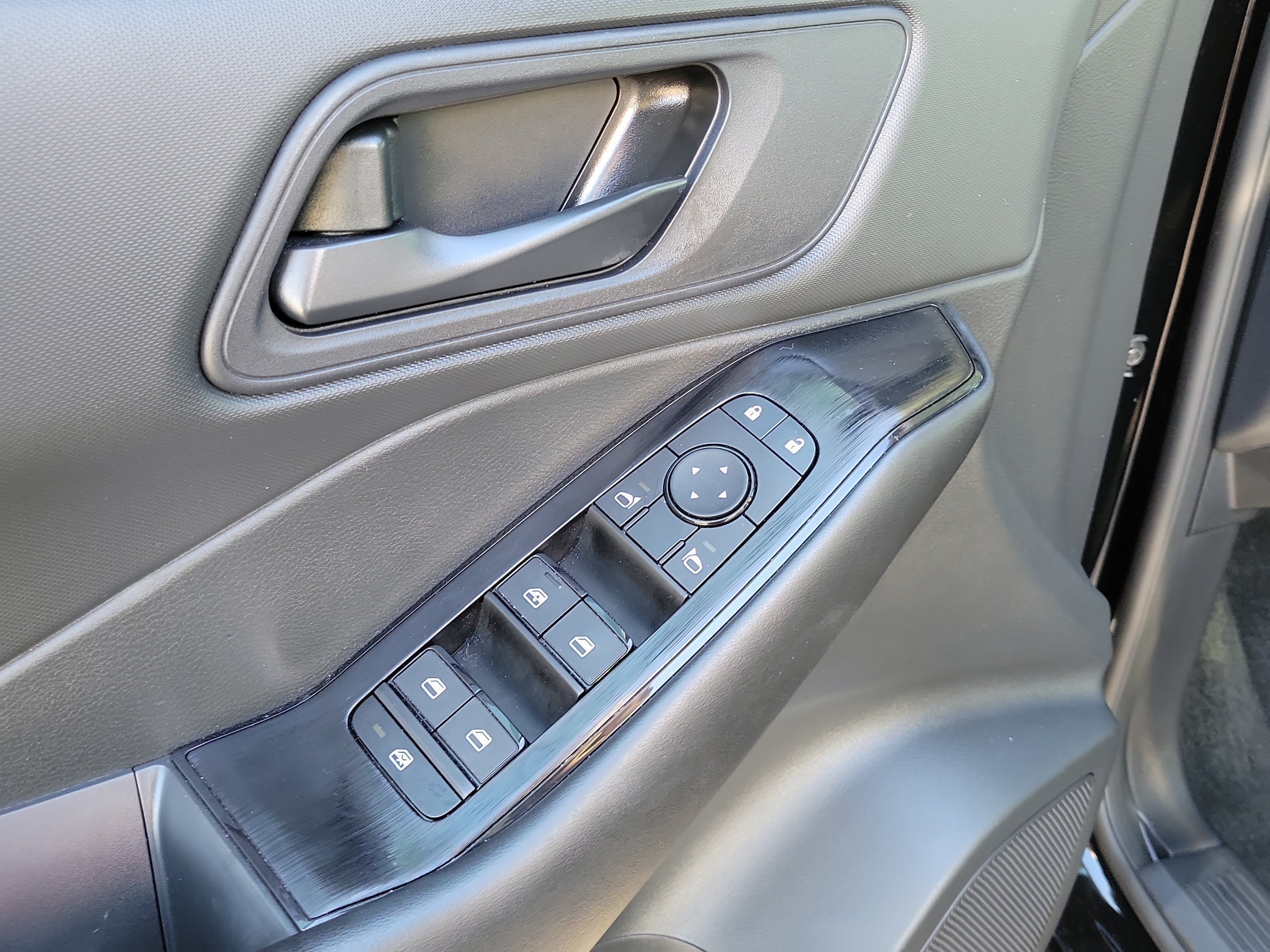 Certified 2025 Nissan Rogue S FWD image 16