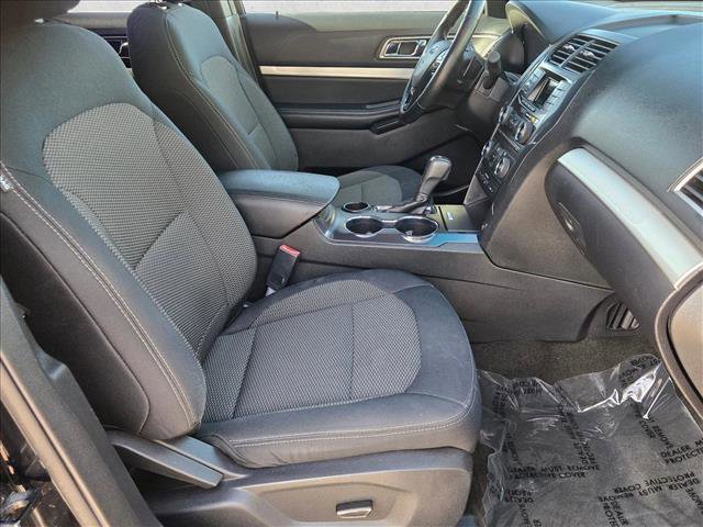 Used 2017 Ford Explorer XLT image 21