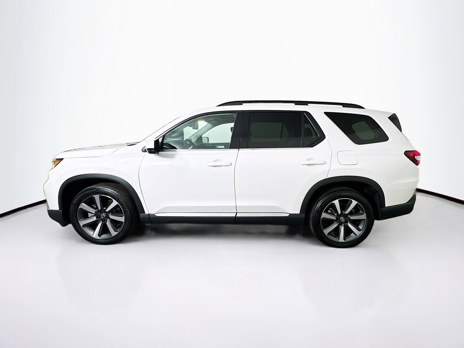 Used 2023 Honda Pilot Touring image 4