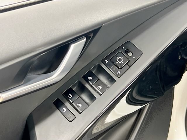 Certified 2023 Kia Niro EX image 18
