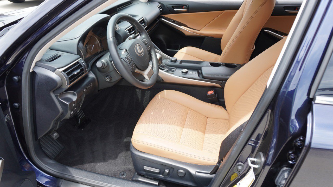 Used 2019 Lexus IS 300 w/ Premium Package RWD image 13