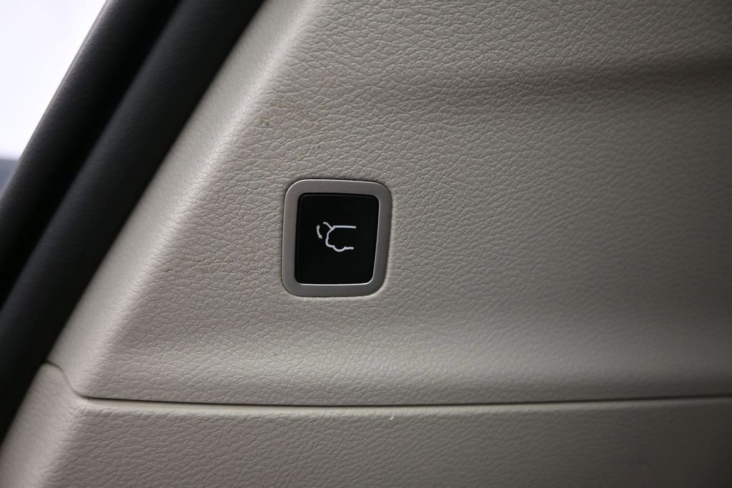 Used 2023 Chrysler Pacifica Touring-L FWD image 29